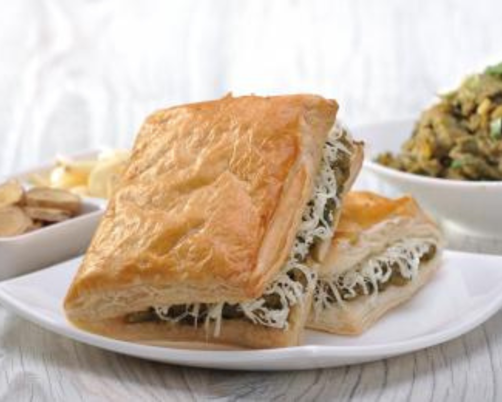 Schezwan puff with cheese